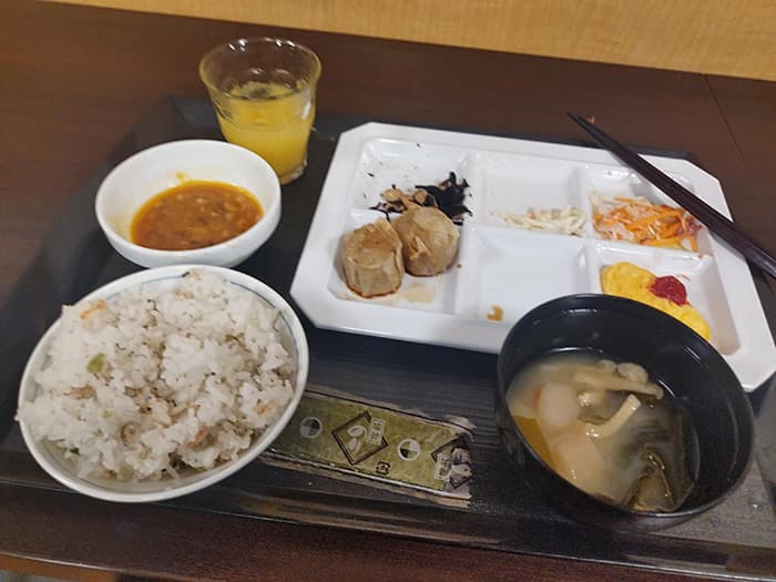 1泊7000円台の朝食バイキング