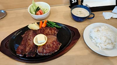 ステーキとライス