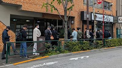 なんで都民ってラーメン屋に並ぶんだ？