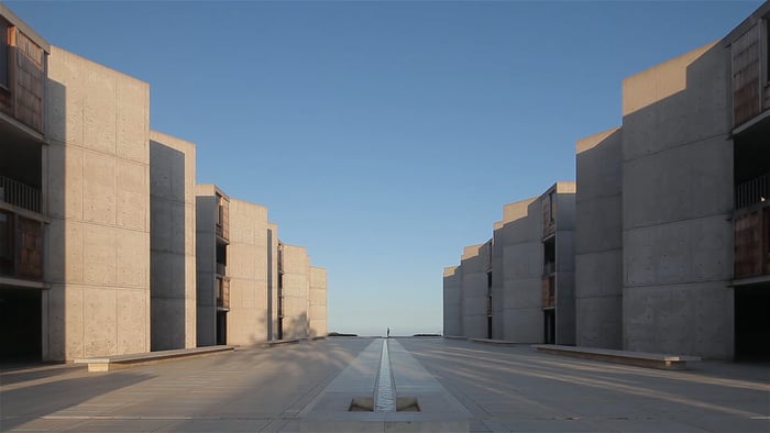 ルイス・カーンのソーク生物学研究所 : L.A.の建築