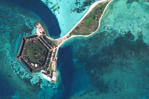 謎の軍施設やアメリカ最高の刑務所、さらにはイベントまでを紹介