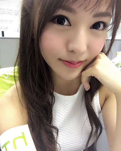 Vivi Tam12