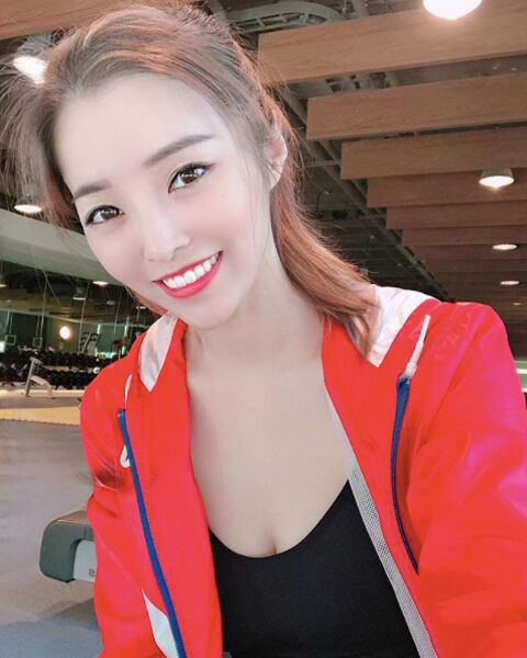 Jacqueline 左撇子嫣嫣11