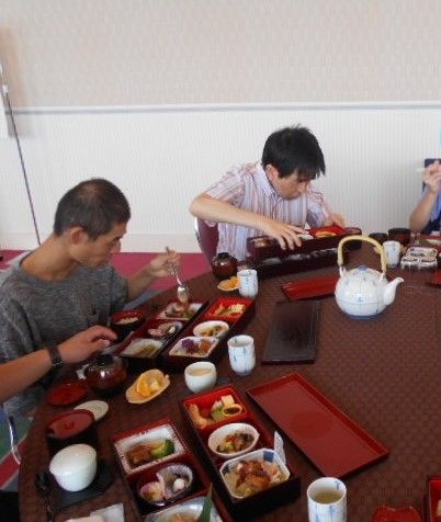 6.NHK・恐竜展(どれから食べようかなぁ?)