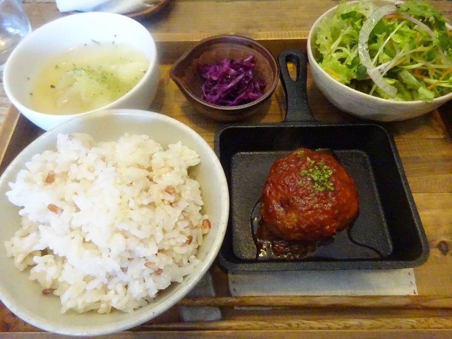 20190702IRWELメニュ煮込みハンバーグ