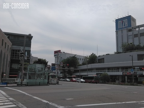 金沢駅から近江町市場、そこから１５分程で行ける主計町茶屋街。「久保市乙剣宮」と「浅野川神社」を徒歩で行く。