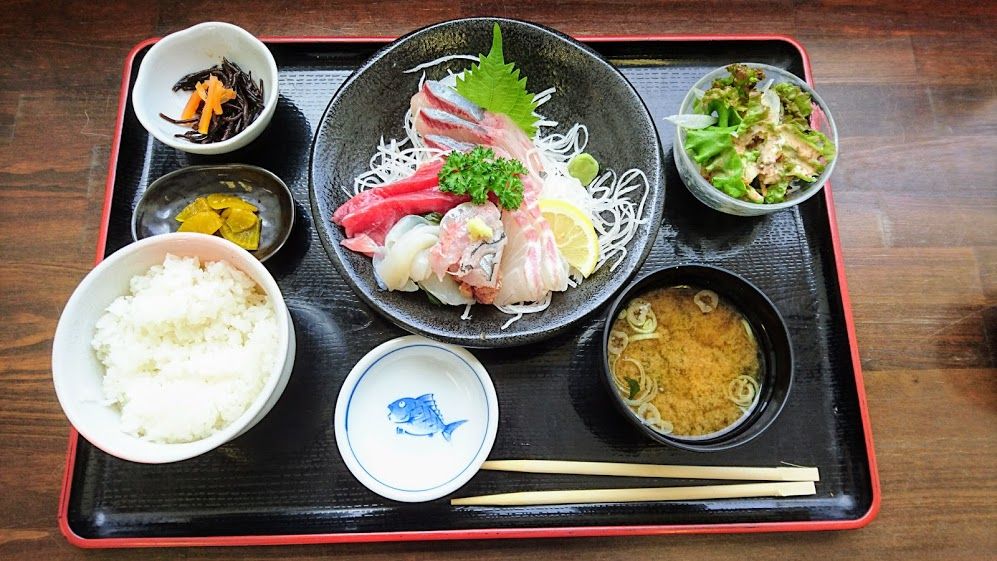 安房勝山 漁協直営食堂なぶらでランチの地魚刺身定食を食べました 館山 南房総のランチ グルメ カフェおすすめ情報