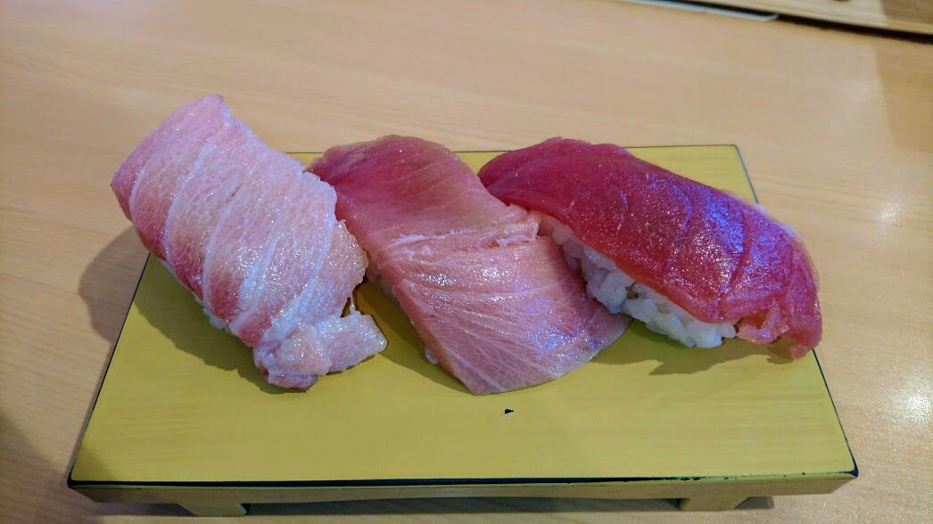 富浦 地魚回転寿司 山傳丸 濃厚なコクの赤えび えびミソ炙りととろけるマグロ３巻 館山 南房総のランチ グルメ カフェおすすめ情報
