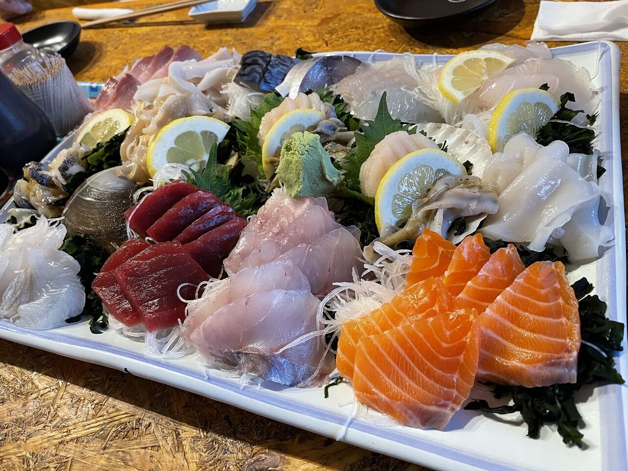 函館 遊魚舟 お通し500円の刺身盛り合わせが凄いとツイッターで話題