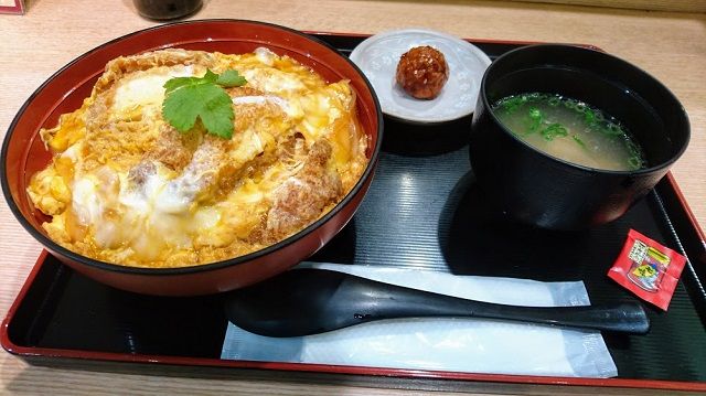 鶏三和 千葉そごう店 卵トロトロの絶品鶏カツ丼 そごうのデパ地下イートインで食べれる親子丼の名店 館山 南房総のランチ グルメ カフェおすすめ情報