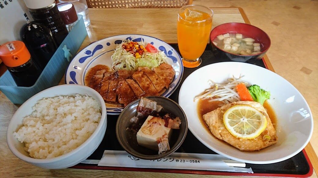 コスパ最高 館山 キッチンオレンジでランチ ボリューム満点 メイン２品の定食でお値段９３５円 館山 南房総のランチ グルメ カフェおすすめ情報