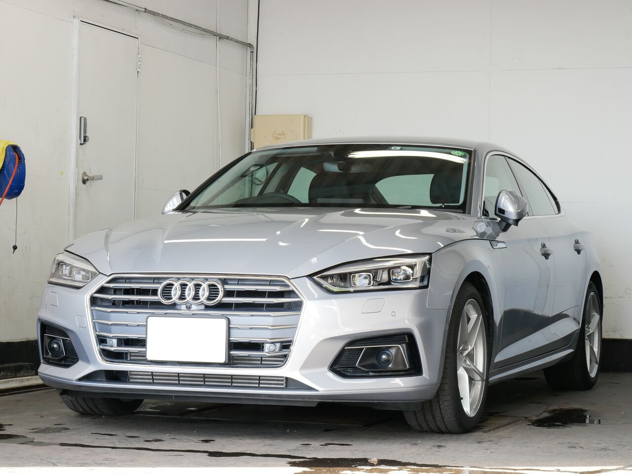 Audi A5スポーツバック 40tfsiスポーツ ラグジュアリー アシスタンスp 銀 納車ブログ