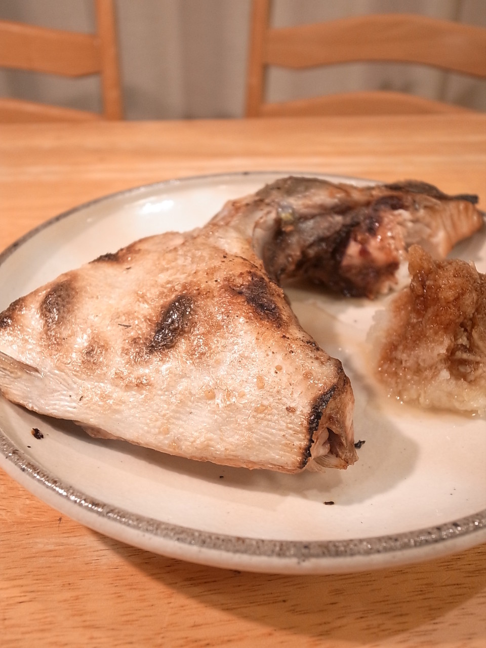 ぶりかま焼きを 家族でちくちく食べる夜 武士の献立見ながら その時代の食に想いを馳せる ビストロパパ パパ料理のススメ