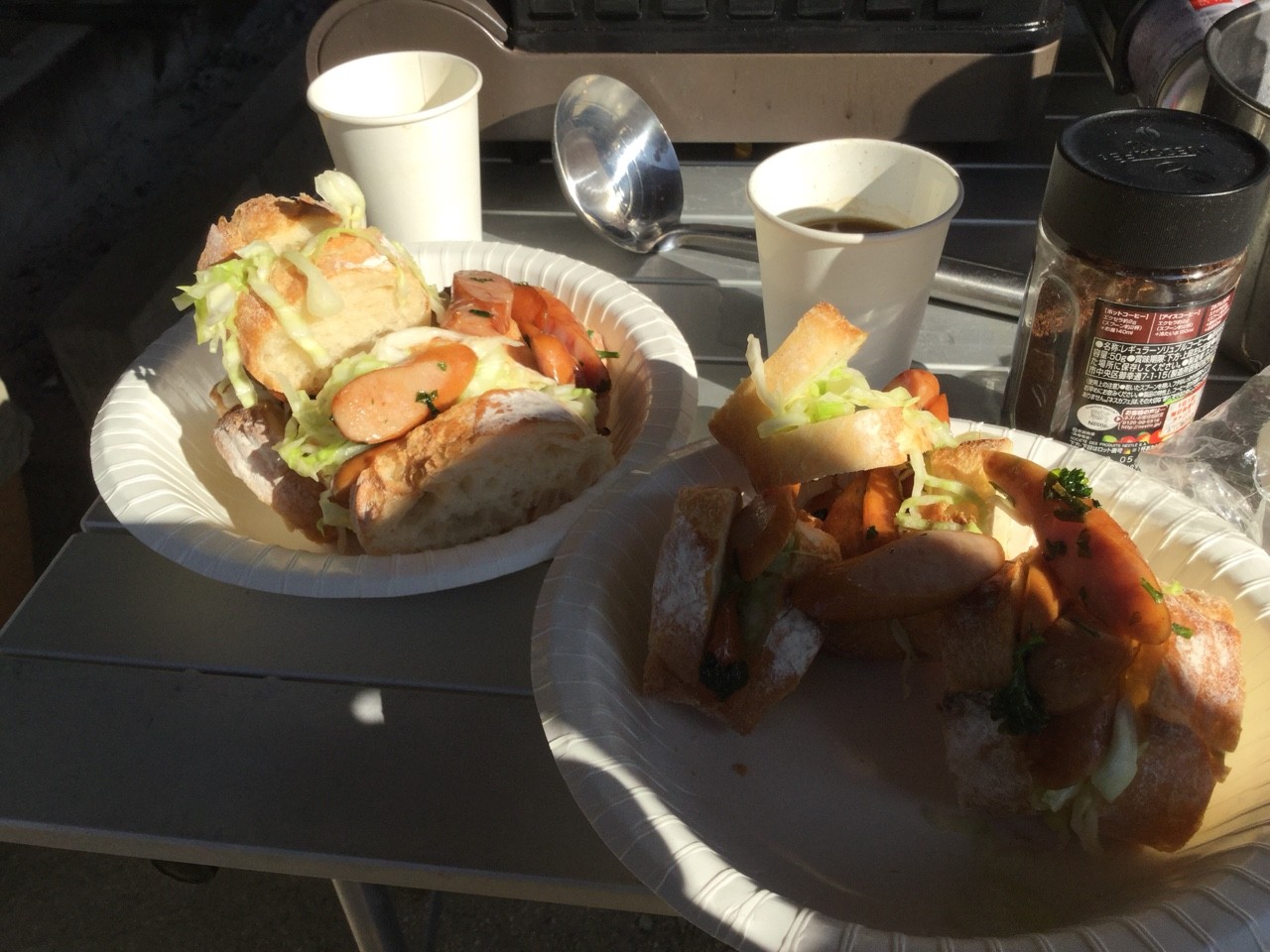 キャンプの朝食 塩もみキャベツ パセリソーセージサンド ダッチオーブンごはんと麺つゆ揚げナス In 道志森のコテージ 道志の湯 ビストロパパ パパ料理のススメ