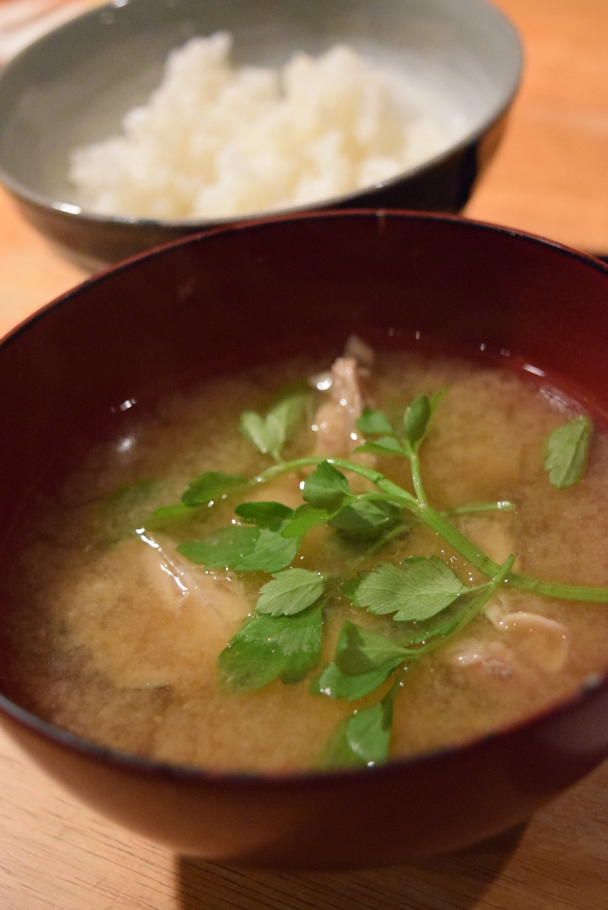 一押し味噌汁 鯛のあら汁作りは煮立てない ピーマン ミニトマトエリアの害虫駆除担当 カーくん ビストロパパ パパ料理のススメ