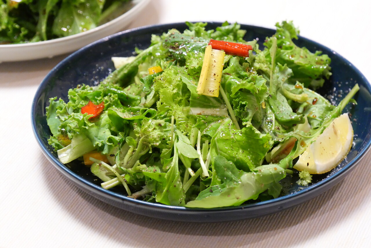 レシピ フリルレタス カーリーケール ルッコラ ガーデンクレス スイスチャード エンダイブ ロマネスカ サラダわさび菜のグリーンサラダ ビストロパパ パパ料理のススメ
