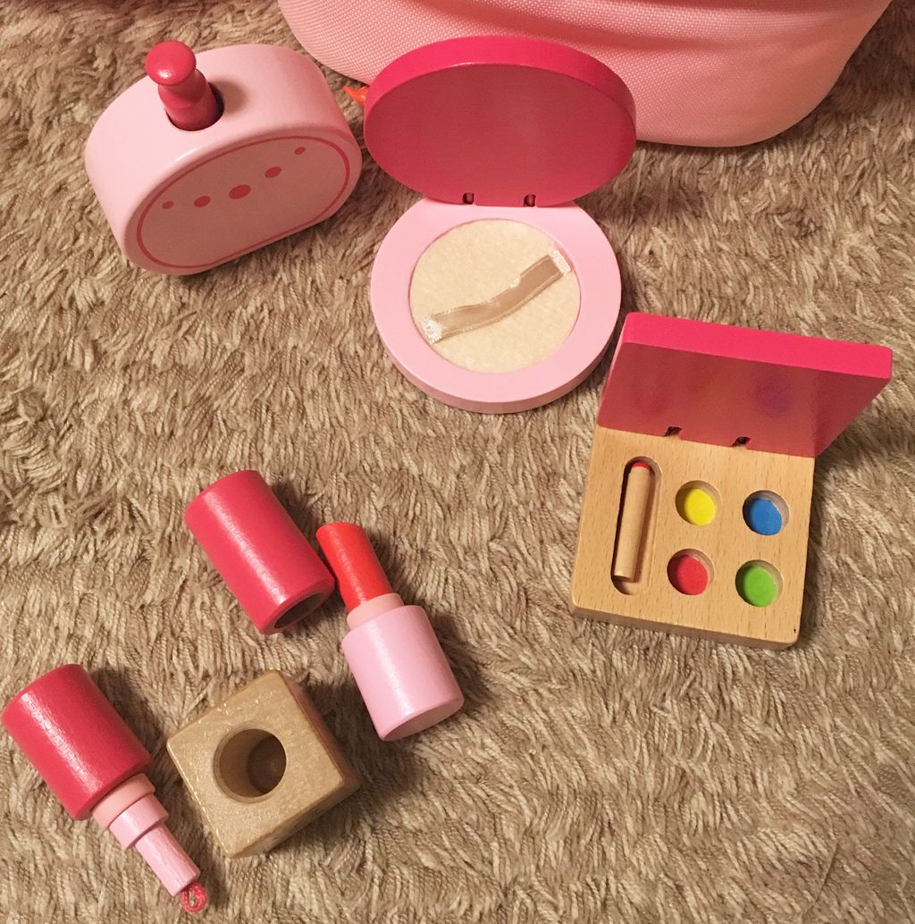 つぎつぎブログ : 【おもちゃ】2歳3歳の女の子におすすめ！木製メイクセット＊