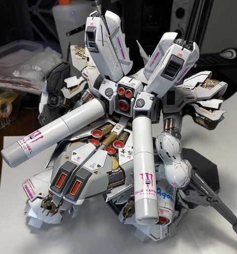 【ガンプラ】 ワイのサザビーを褒めてくれ