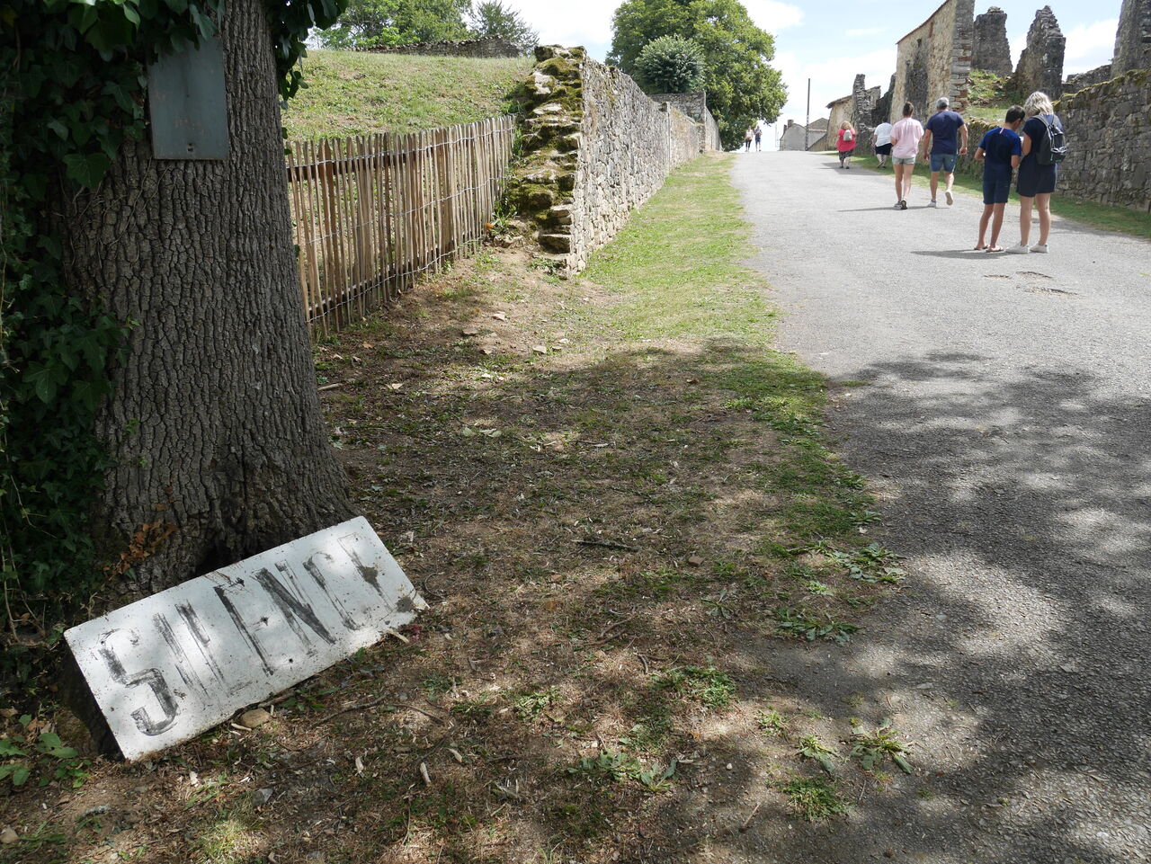 探訪記 オラドゥール シュル グラヌ リモージュ近郊 世界史の旅 探訪記と歴史グッズ