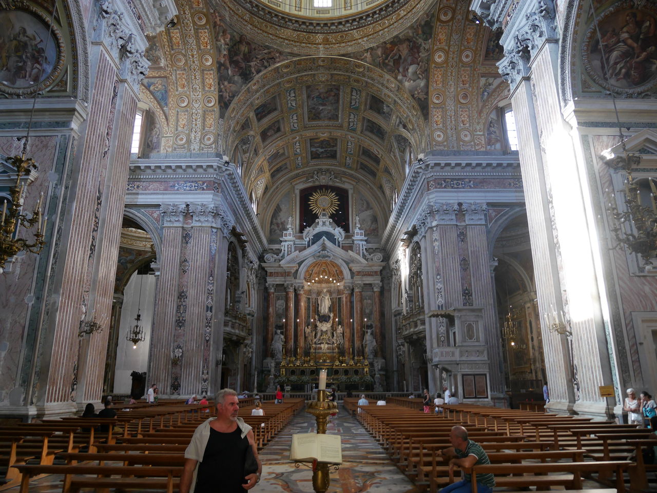 探訪記 ジェズ ヌオーヴォ教会 ナポリ 世界史の旅 探訪記と歴史グッズ
