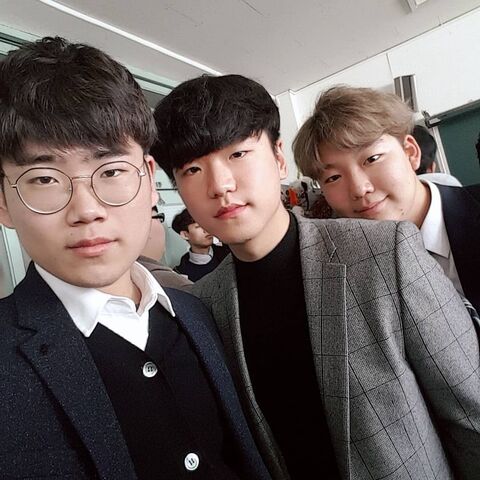 画像 韓国の男子高の卒業写真 チー牛だらけになってしまうwwwywwwywww ていへん