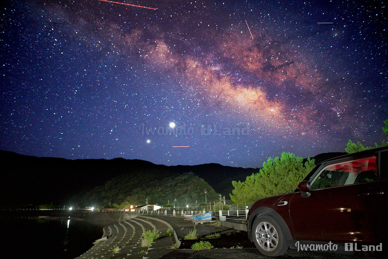 満点の星空と天の川とマイミニクーパー