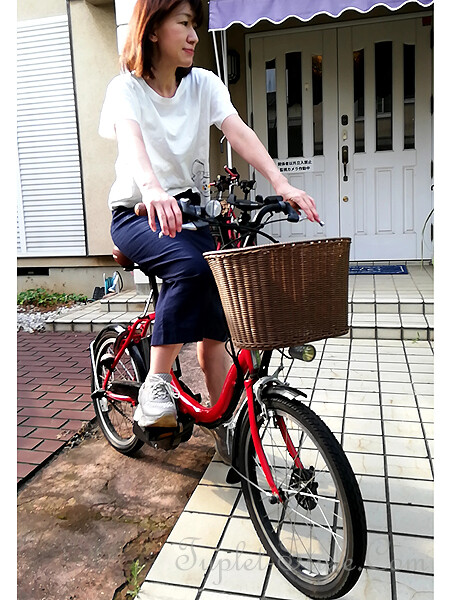トリコロールコーディネートとタイトスカートで自転車実験 タプレ ファッションブログ 40代 50代の洋服選び 毎日がお洒落曜日