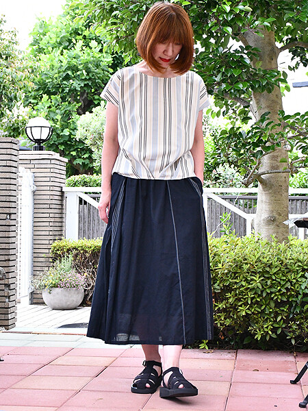 日本製の涼し気トップスでバカンス気分 タプレ ファッションブログ 40代 50代の洋服選び 毎日がお洒落曜日