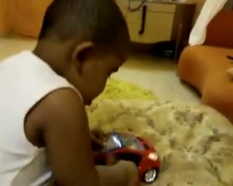baby_in_minicar