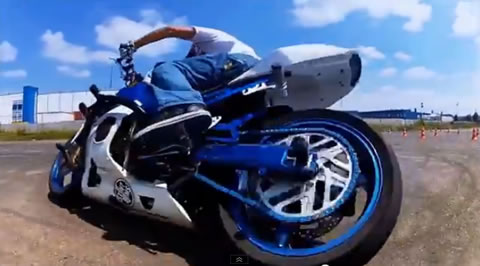 PEOPLE_ARE_AWESOME2013_MOTO