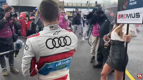 Robin Frijns recognize that Grid Girl