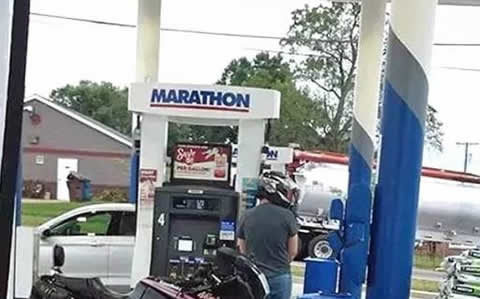 【画像】給油中