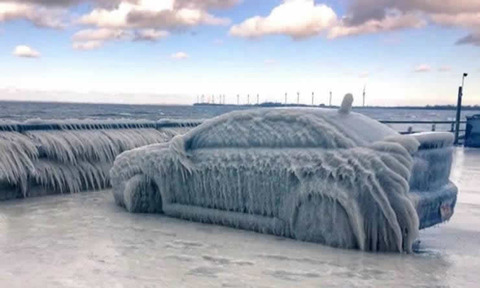 frozen_car