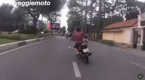 Vietnam Police CHASE Thief on Motorcycle