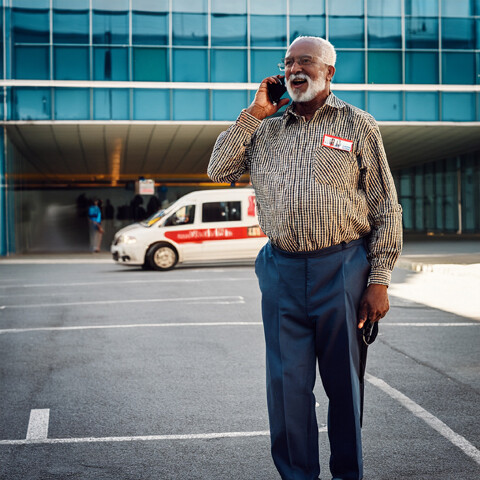 【Xの車窓から】駐車場で救急車を呼んだみたいです　ほか