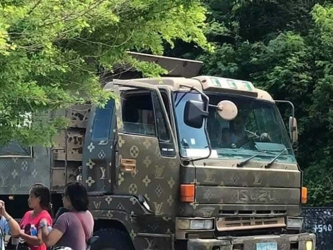 vuitton_truck