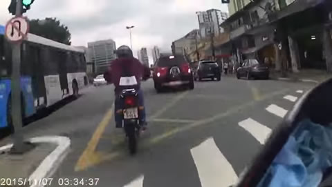 Amazing motorcycle chase in São Paulo