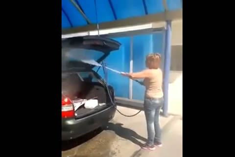 lady_carwash_fail