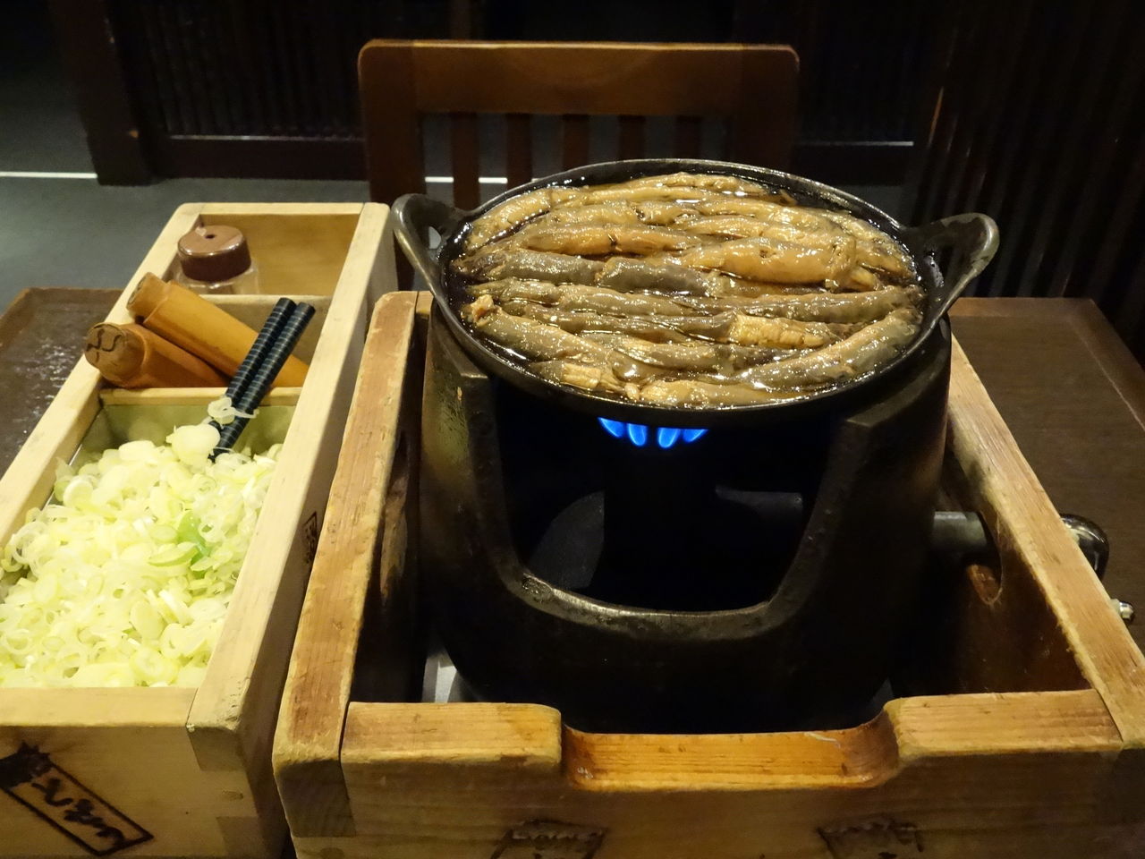 渋谷駅案内 と 駒形どぜう 渋谷店 どぜうなべ定食 1 950円 はなまる の 食いしん坊ツアー 渋谷駅案内 と 駒形どぜう 渋谷店 どぜうなべ定食 1 950円 はなまる の 食いしん坊ツアー