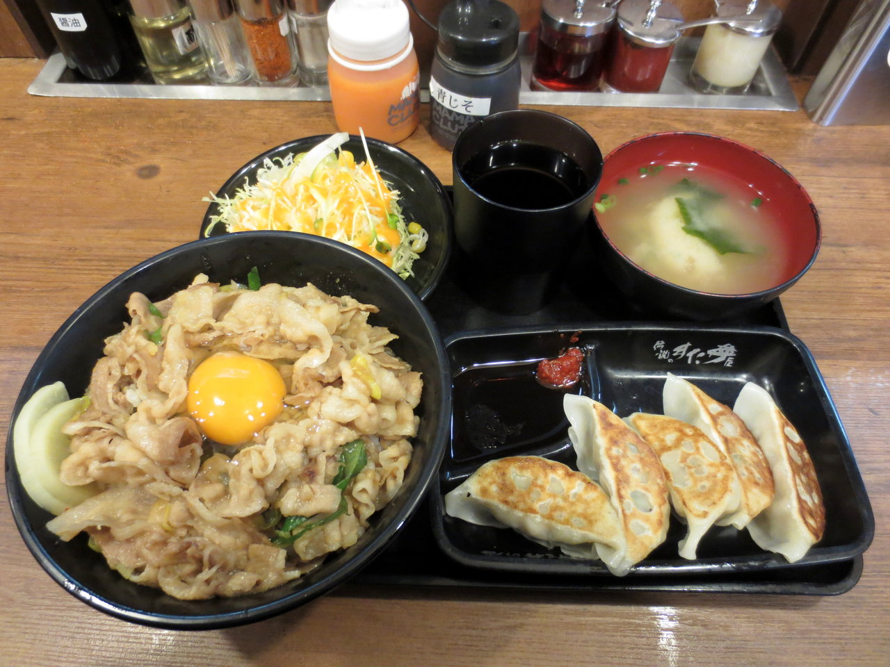 伝説の すた丼 餃子セット800円（すた丼・サラダ・餃子) 蒲田店 : B級