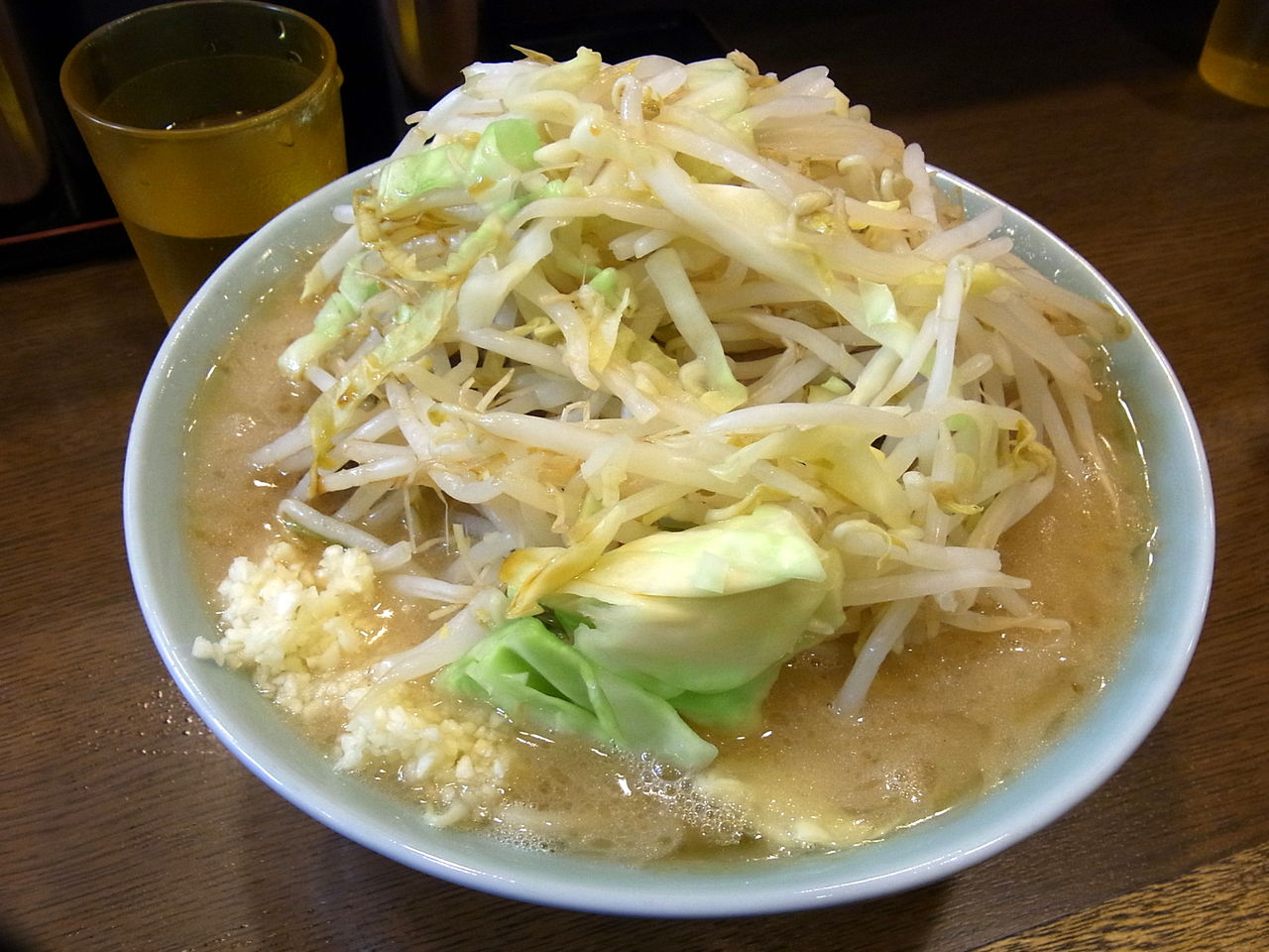 ラーメン二郎 池袋東口店 ラーメン700円 ぶた入りラーメン 小豚 800円 豊島区南池袋 B級グルメとラーメン二郎の食べある記