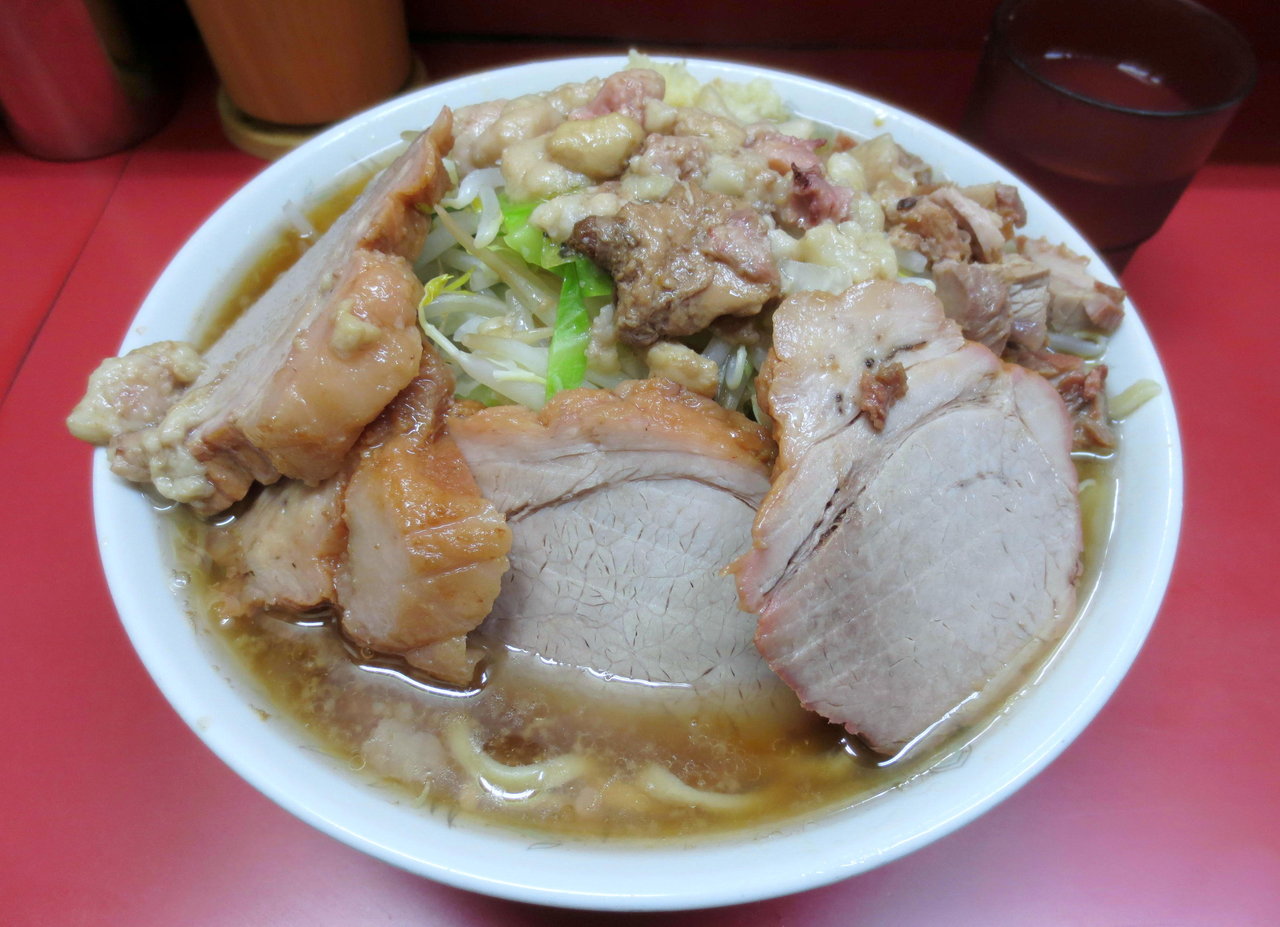 ラーメン二郎 上野毛店 小ぶた入りラーメン700円 野菜 にんにく 脂少し B級グルメとラーメン二郎の食べある記