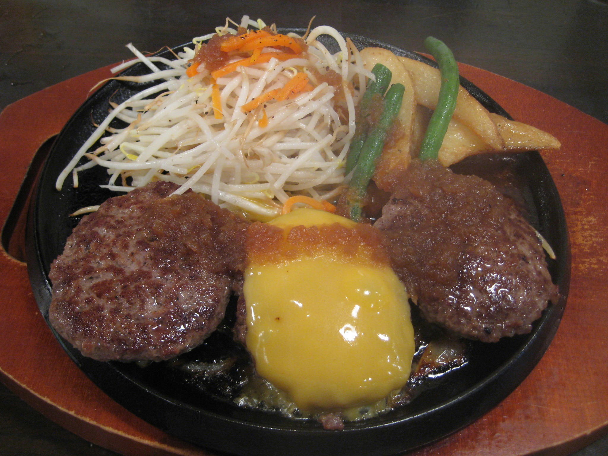 鉄板王国 チーズ王国ハンバーグ 町田店 B級グルメとラーメン二郎の食べある記