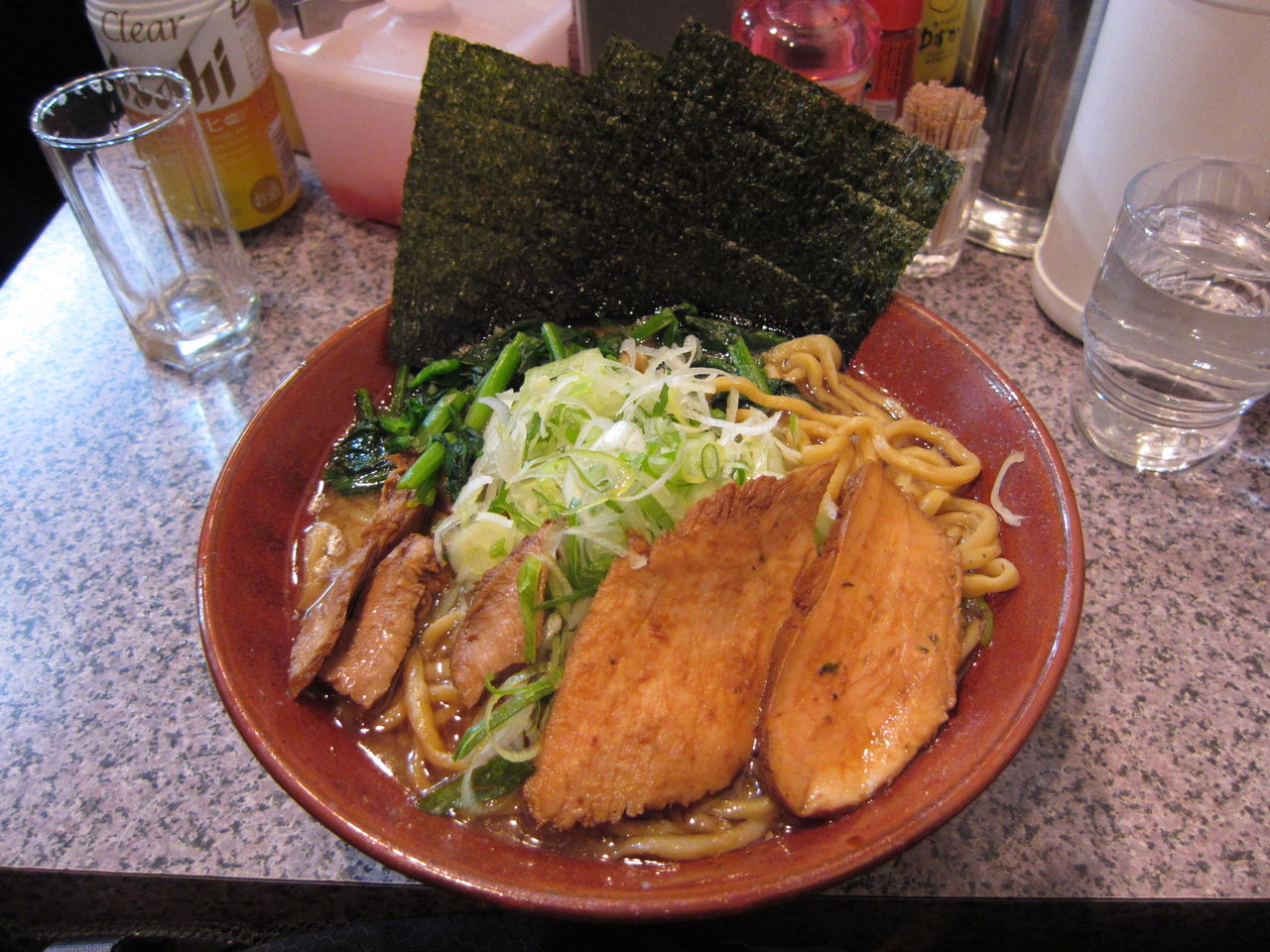 上弦の月 らーめん650円 脂少なめ ネギ多め 蒲田駅西口 B級グルメとラーメン二郎の食べある記 上弦の月 らーめん650円 脂少なめ ネギ多め 蒲田駅西口 B級グルメとラーメン二郎の食べある記