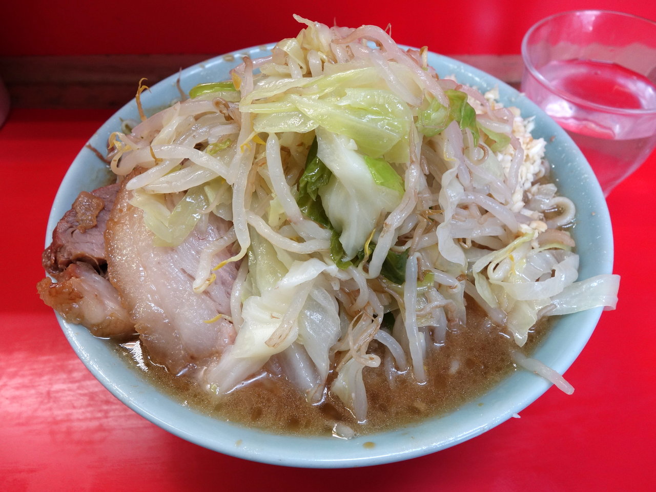 ラーメン二郎 三田本店 絶品 最高 ぶたラーメン 700円 麺半分 脂抜き B級グルメとラーメン二郎の食べある記