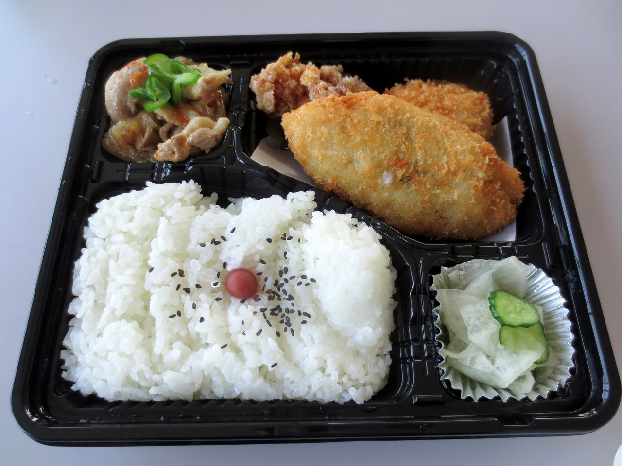 ほかほか弁当 さとう お好み弁当A（白身フライ・一口かつ・唐揚げ