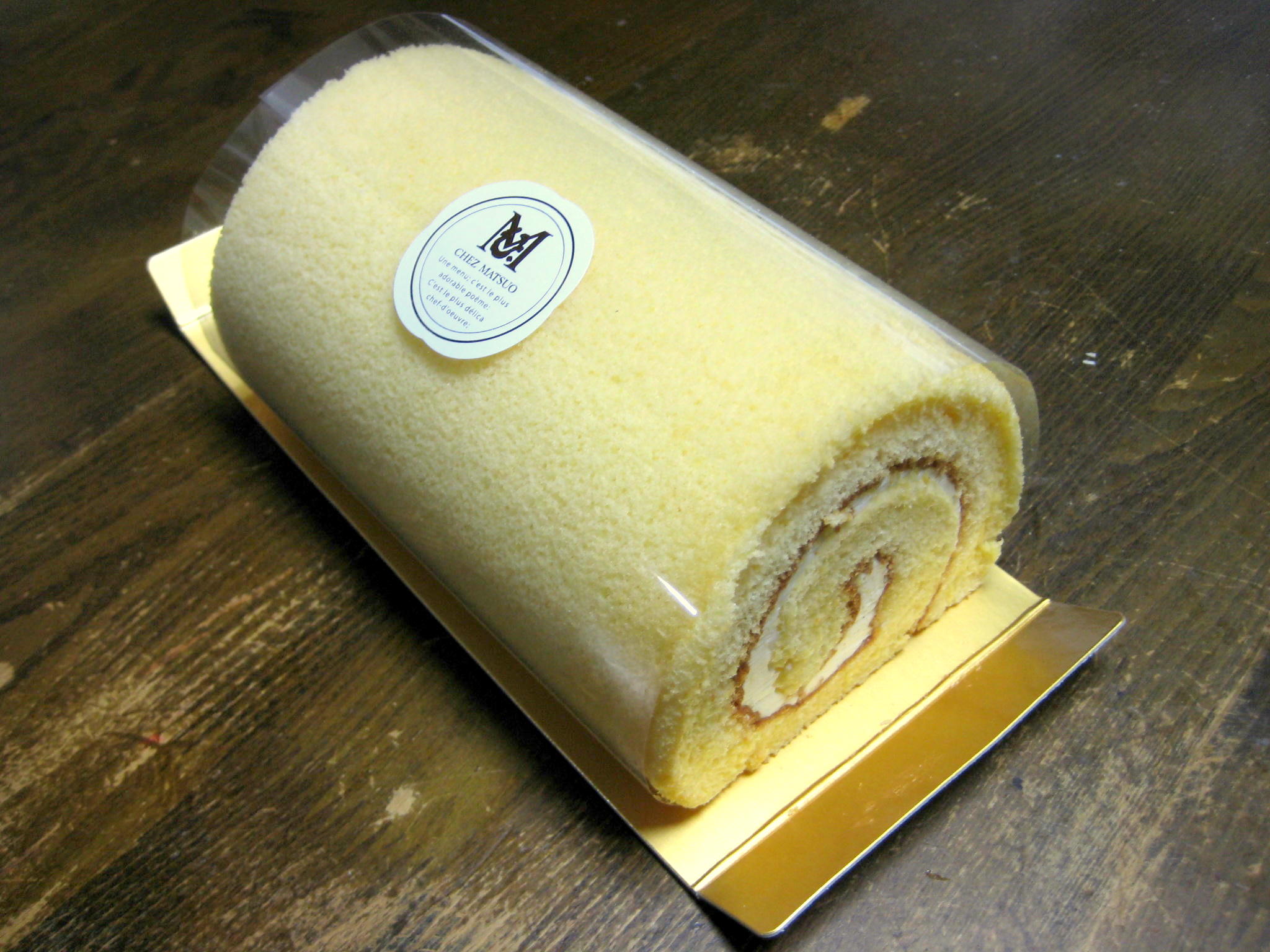 シェ松尾 三宿パティスリー 三宿ロールケーキ1260円 B級グルメとラーメン二郎の食べある記