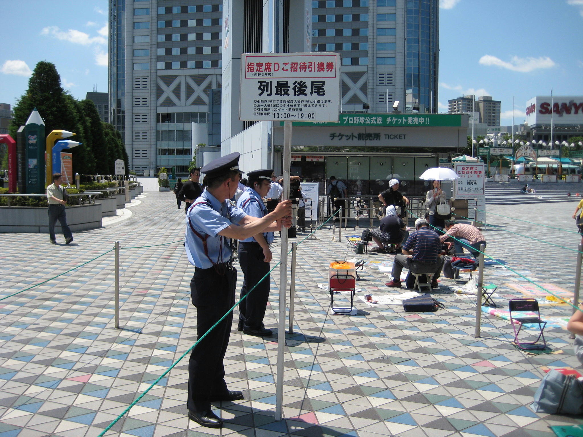 東京ドーム 巨人vs楽天 野球観戦 と ベースボールカフェ B級グルメとラーメン二郎の食べある記