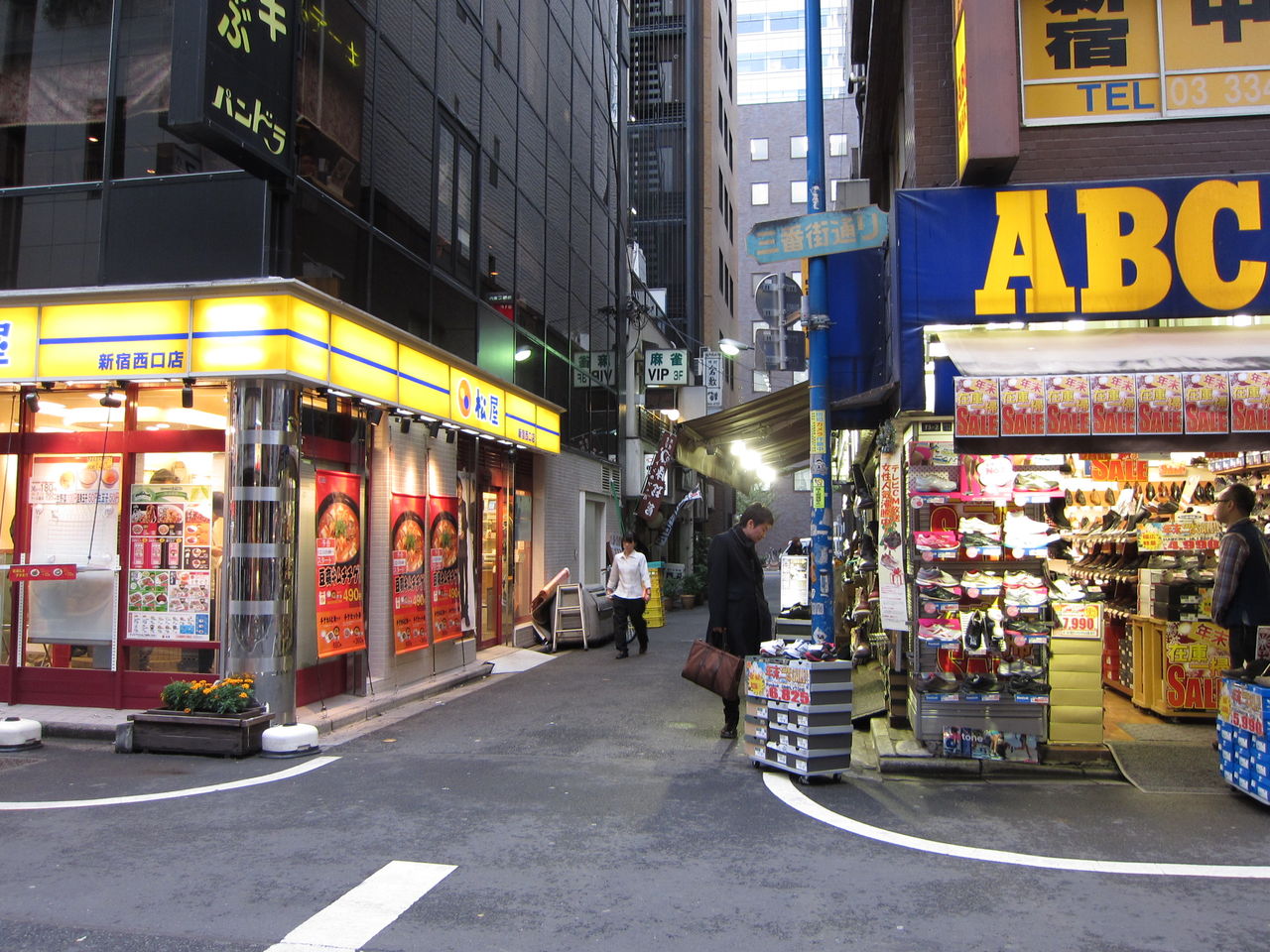トンカツの店 豚珍館 串カツ 780円 ロースかつ 上 1050円 ビール中瓶 400円 新宿駅西口 B級グルメとラーメン二郎の食べある記 トンカツの店 豚珍館 串カツ 780円 ロースかつ 上 1050円 ビール中瓶 400円 新宿駅西口 B級グルメとラーメン二郎の食べある記