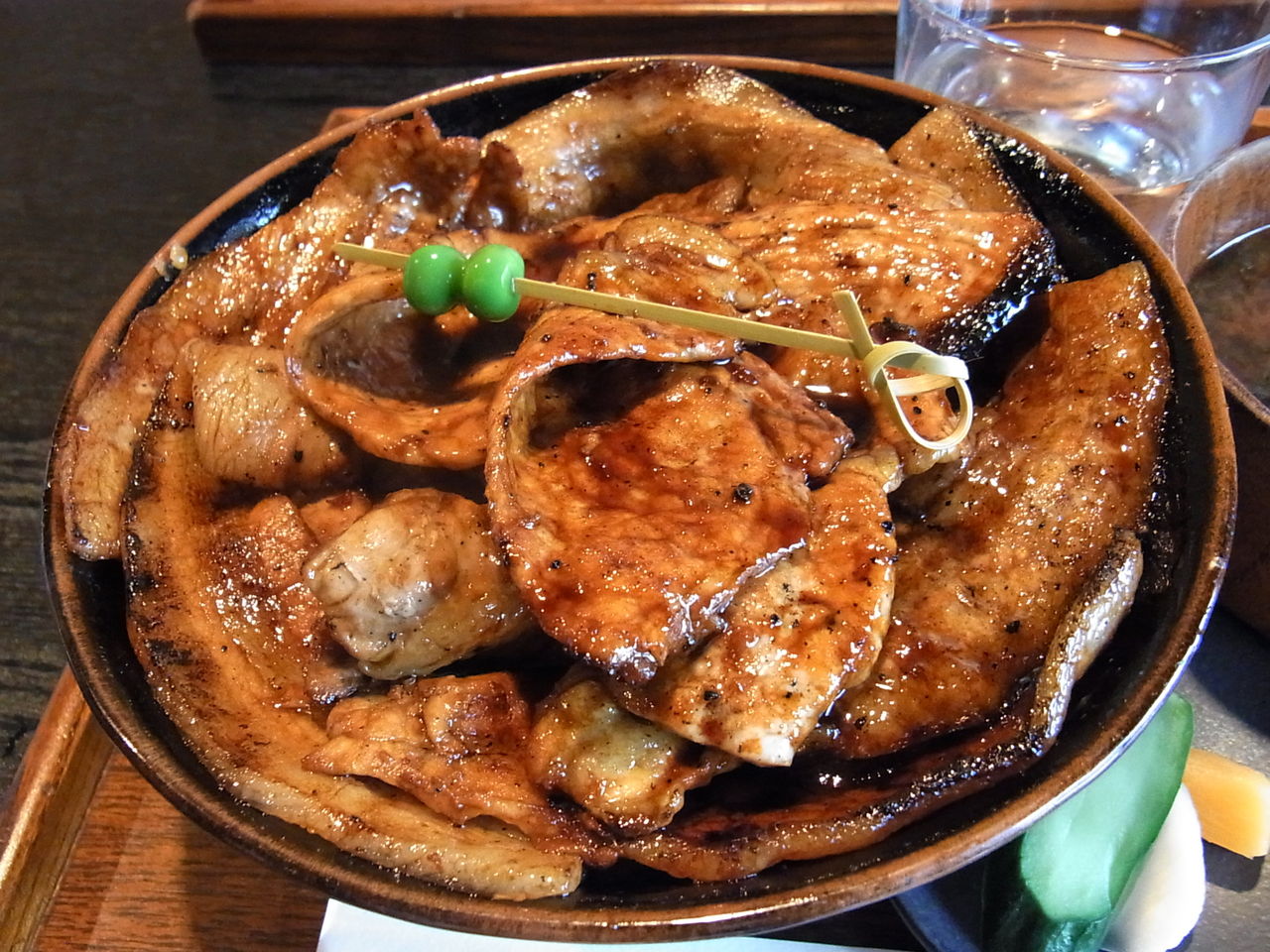 ブタリアン レストラン 豚食堂 絶品 でらっくす豚丼1150円 用賀駅 B級グルメとラーメン二郎の食べある記 ブタリアン レストラン 豚食堂 絶品 でらっくす豚丼1150円 用賀駅 B級グルメとラーメン二郎の食べある記